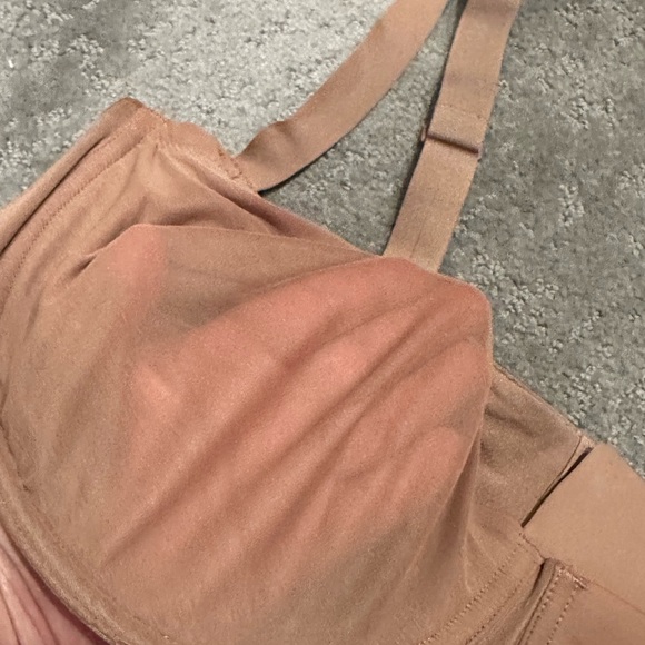 SKIMS No show molded Balconette Underwire Bra - Sienna (caramel/Tan) - 40D - Picture 4 of 6